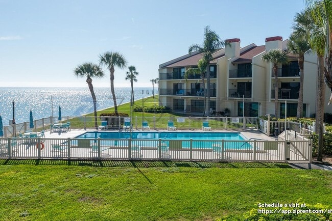 Building Photo - 7500 Sunshine Skyway Ln S