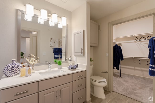 1BR,1BA - 754SF A2 - BATHROOM/CLOSET