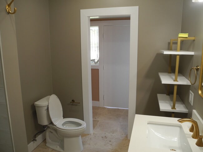 Photo - 1932 Henderson Ave Unidad 1932