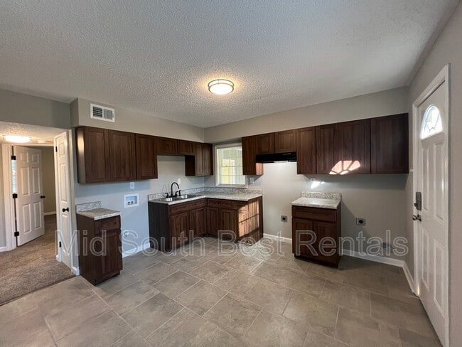 Photo - 3180 Aden St