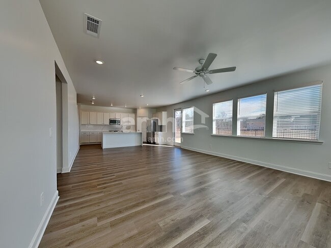 Photo - 212 Chase Ln