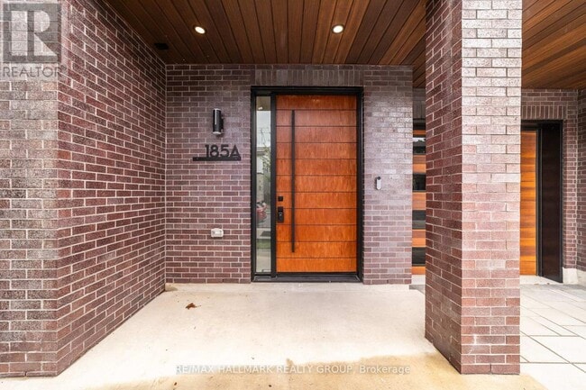 Photo - 185 Carleton Ave