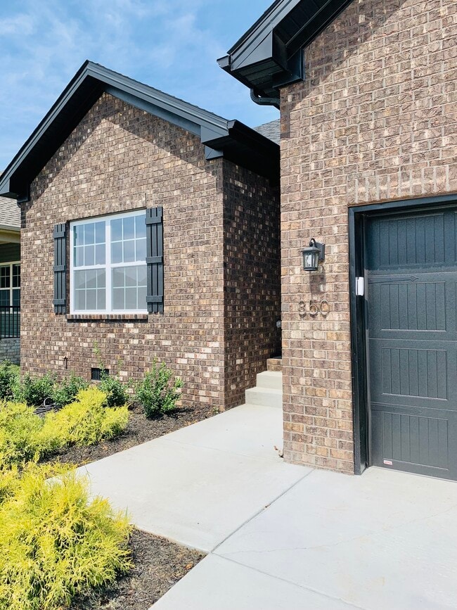 Photo - 850 McIntyre St