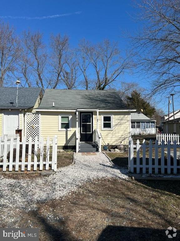 Building Photo - 108 Marshall Ave Rental