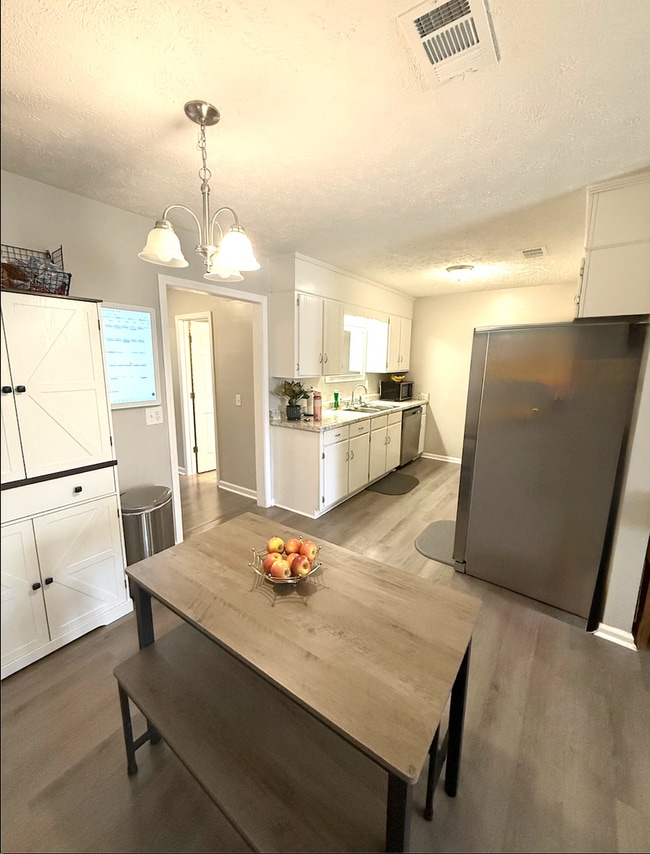 Photo - Beautiful 4 Bedroom Home with Bonus Room –...