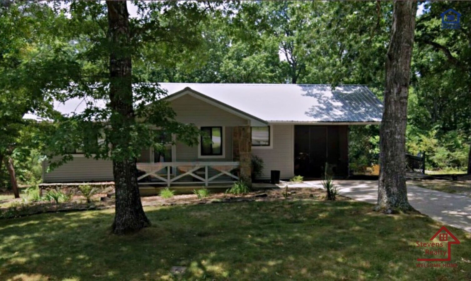 Photo - 165 Lakeshire Dr