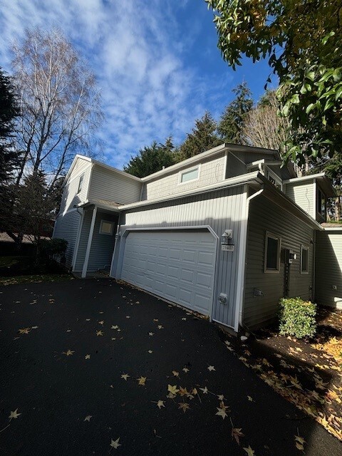 Building Photo - Arbors of Des Moines Rental