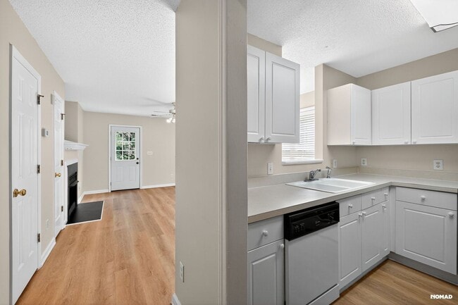 Building Photo - 2505 Bay Harbor Dr