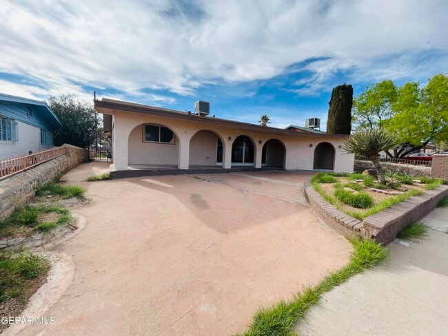 Photo - 805 Chile Pl