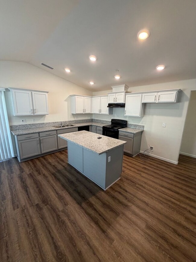 Photo - *Move in special* First month's rent is on us!! move in by 8/1/2026