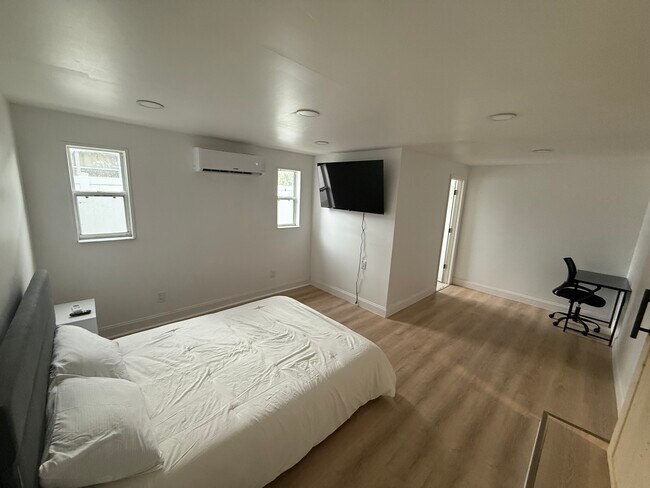 Photo - 1617 Crystal Ct W Unit 1