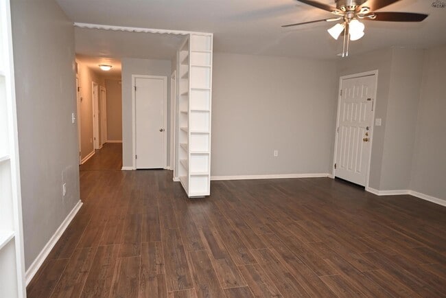 Photo - 721 Maple St
