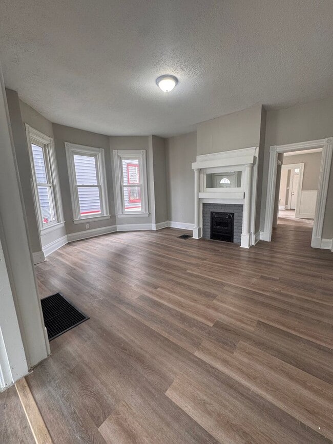 Photo - 821 Heaton St