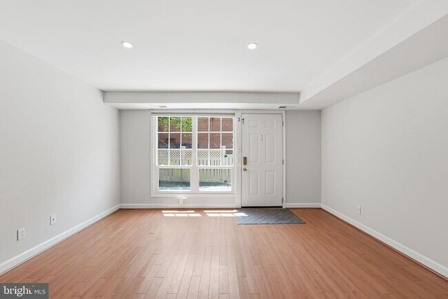 Photo - 1329 N Van Dorn St