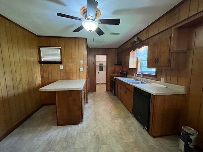 Photo - Renovated 3 Bedroom 1.5 Bath Home for Rent!