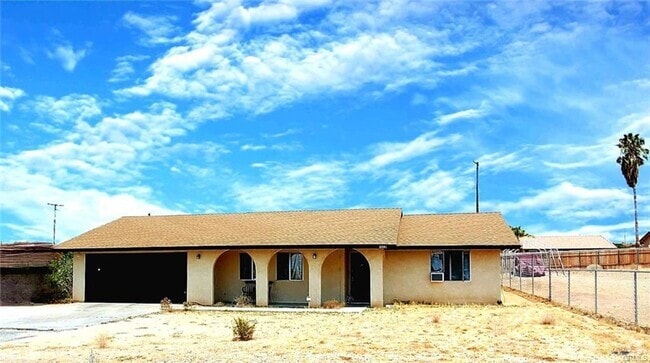 Building Photo - Serene 2 Bedroom 1 Bathroom Home