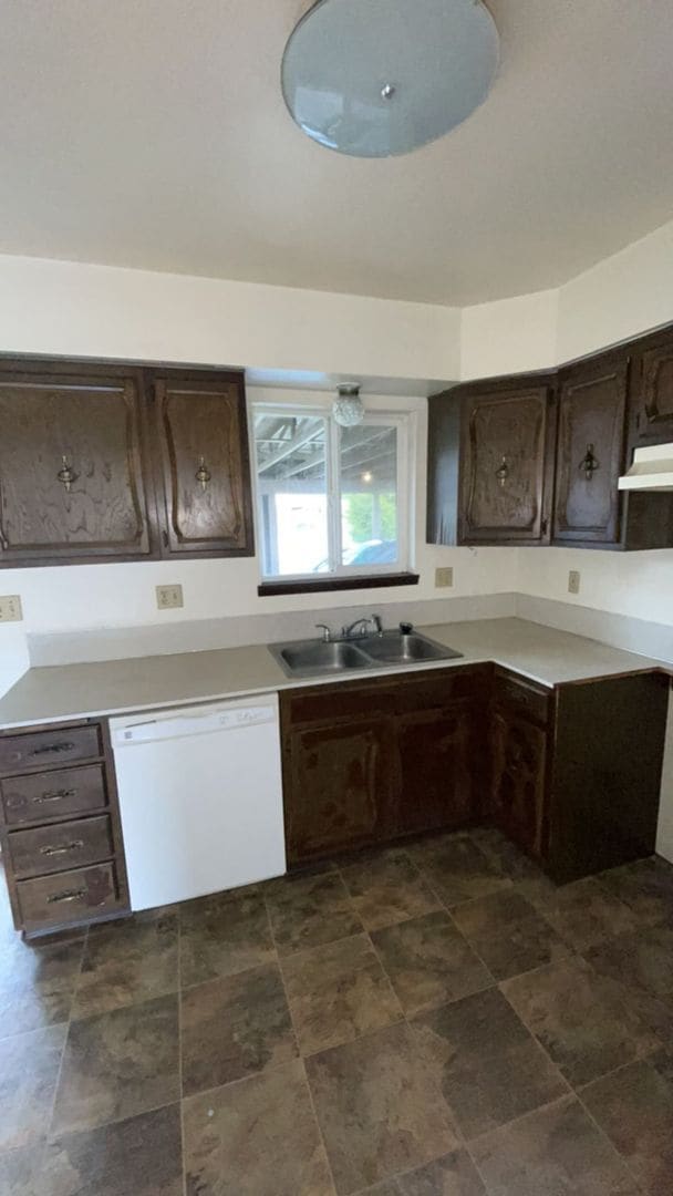 Photo - 402 Arland Ave W Unidad #2