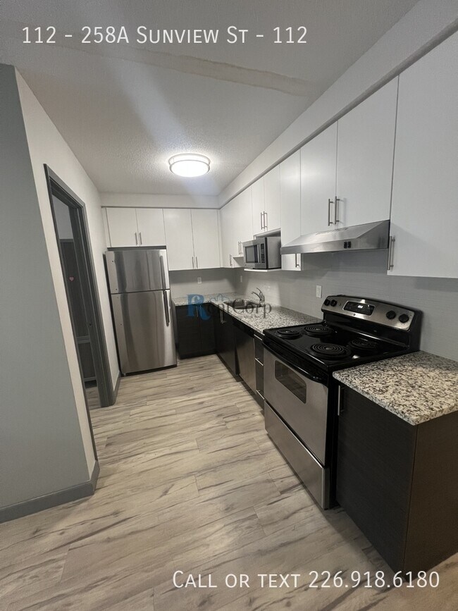 Photo - 258A-258A Sunview St