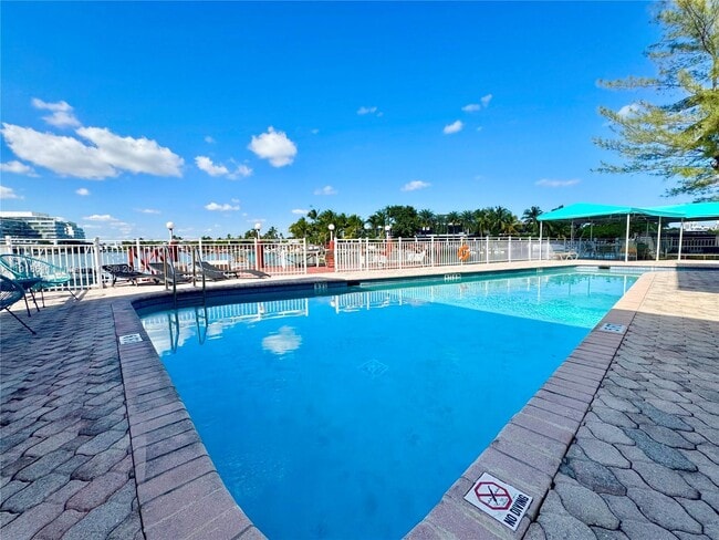 Photo - 4740 Pine Tree Dr Unit 32