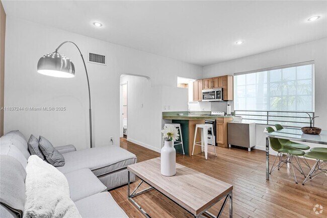 Building Photo - 815 Euclid Ave Unit 7 Rental