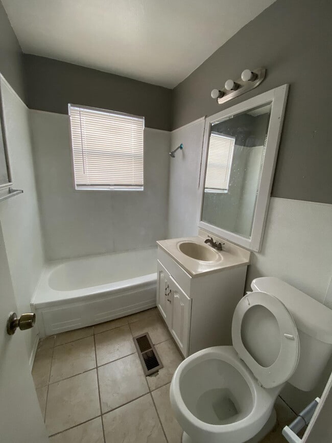 Photo - 3332 SW 42nd St