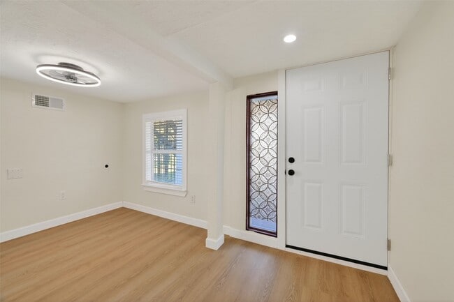 Photo - 2118 Webster St