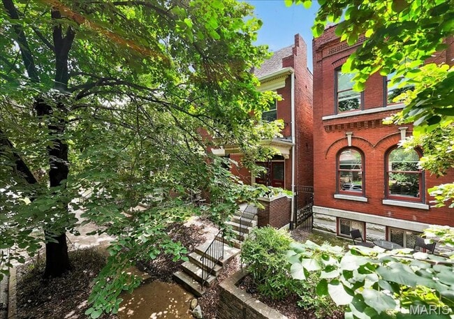 Building Photo - Beautiful home within walking distance to ...
