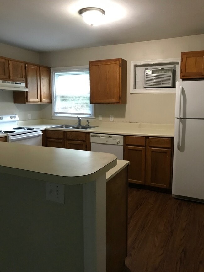 Photo - 1320 S Crane St