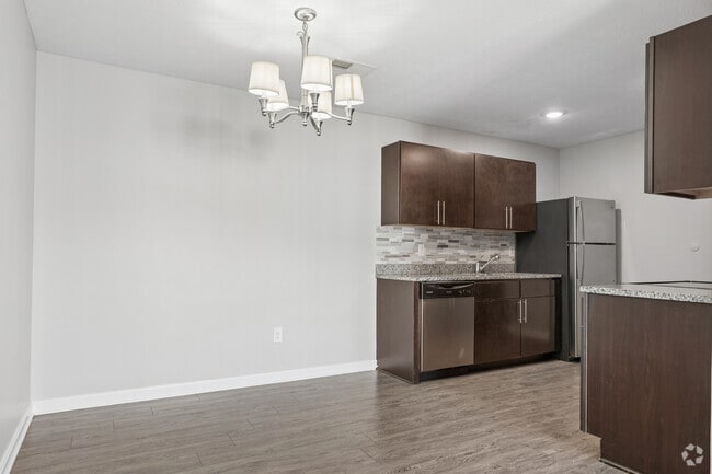 2BR, 2BA - 1,100SF - Dining Room - Moss Creek