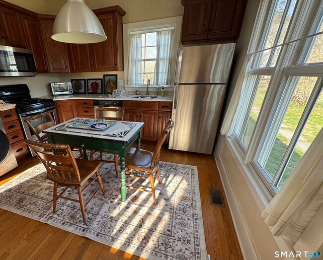 Photo - 33 Copse Rd