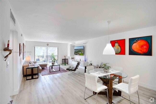 Building Photo - 16141 Blatt Blvd Unit 302 Rental