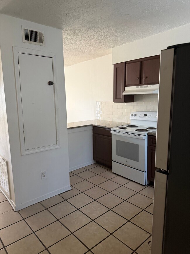 4870 Alsace St Unidad C
