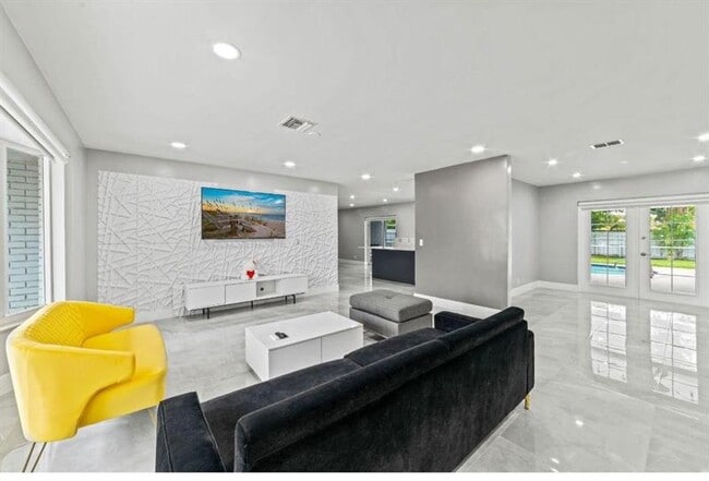 Photo - 4811 Hayes St