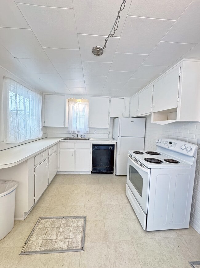 Photo - 7503 Huron Bay Blvd