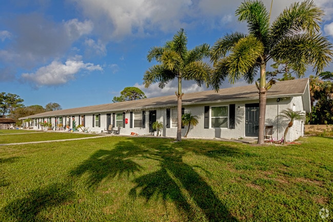 Bonita Pines Apartments - Belmont on Haverhill