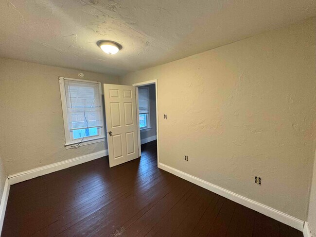 Photo - 123 N State St