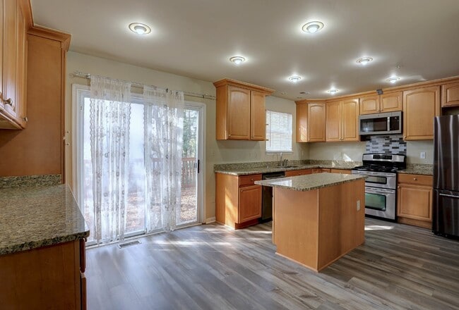 Photo - 3BD/2.2BA Fabulous End-Unit Townhome in Columbia