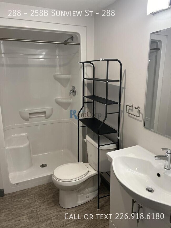 Photo - 258B-258B Sunview St