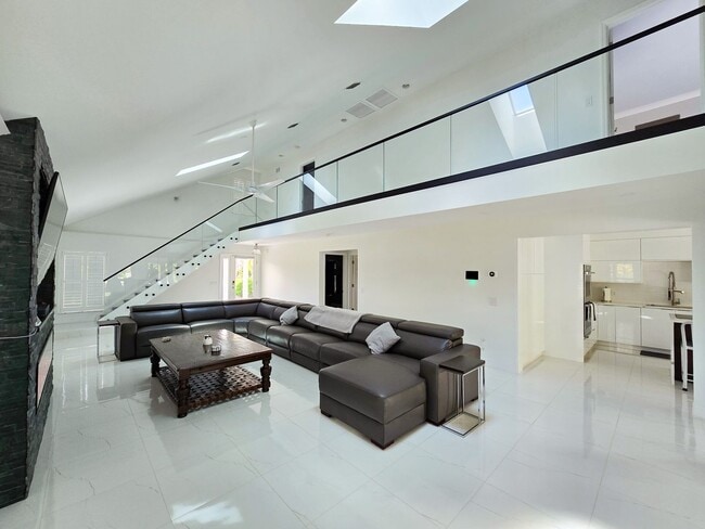 Photo - SEASONAL RENTAL - Luxury by the Beach!