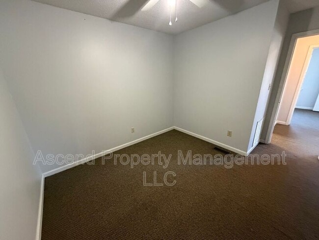 Photo - 2703 NW Georgetown Dr Unit 8