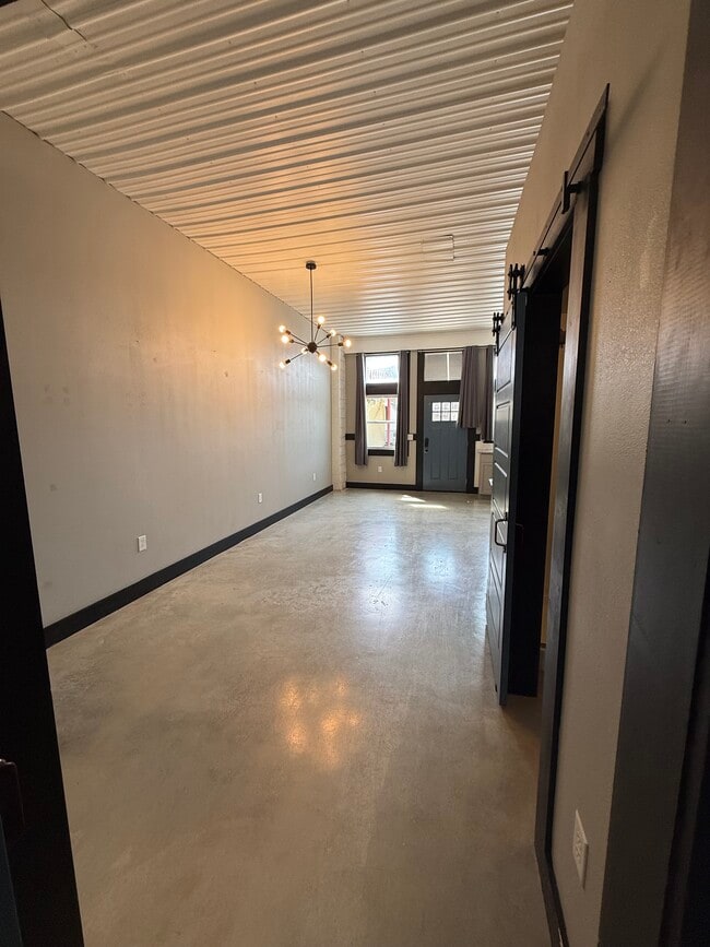 Photo - 475 S Hickory St