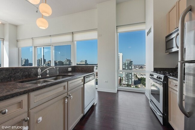 Photo - 757 N Orleans St