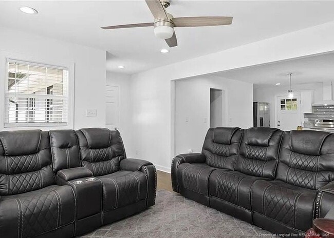 Photo - 150 Della Dr