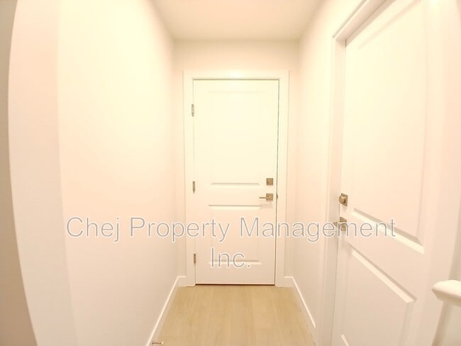 Photo - 3475 Kulay Green SW Unit Lower