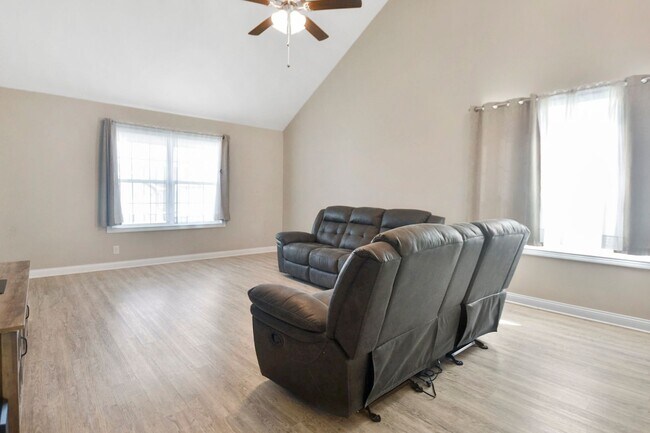 Photo - Pet Friendly Three Bedroom!