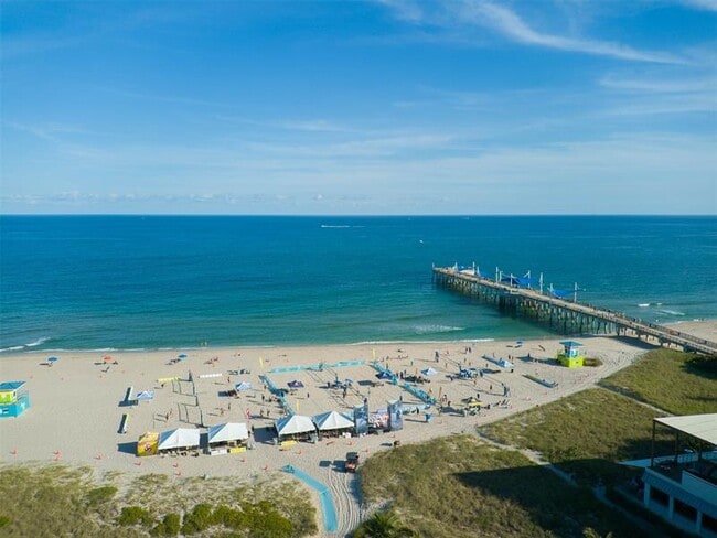 Building Photo - 305 N Pompano Beach Blvd Unit PH10 Rental