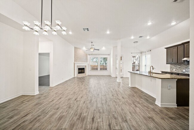 Photo - Charming Home Awaits: Spacious & Modern Living in a Prime Location