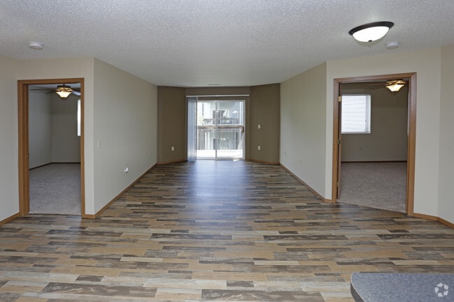 2BR, 2BA - 1,050 SF