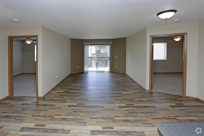 2BR, 2BA - 1,050 SF - North Pointe Apartments