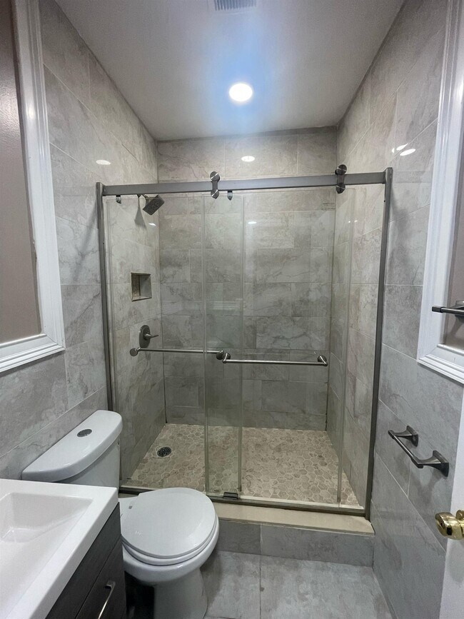 Photo - 637 Newark Ave